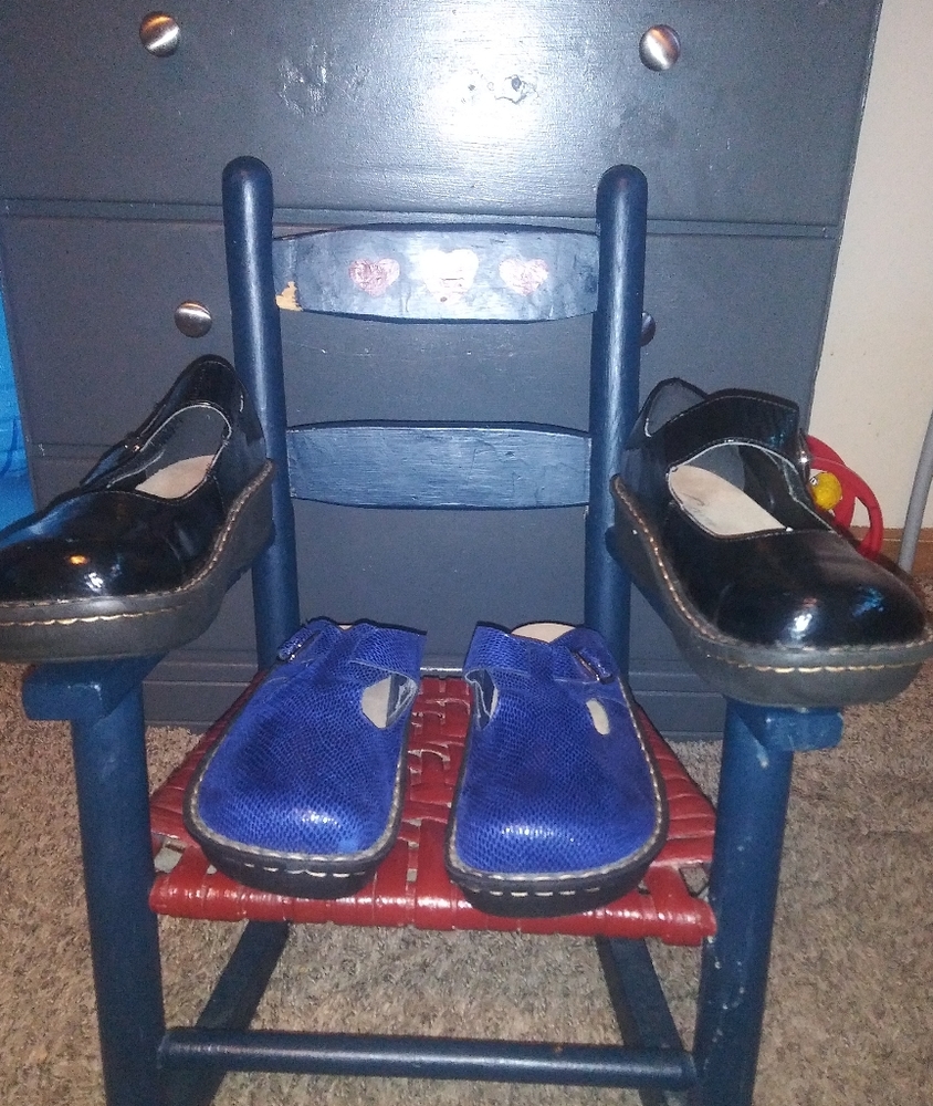 2 pair of Savvy slip resistant shoes